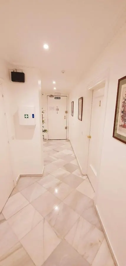 Fan Rooms Duquesa Malaga Guest house